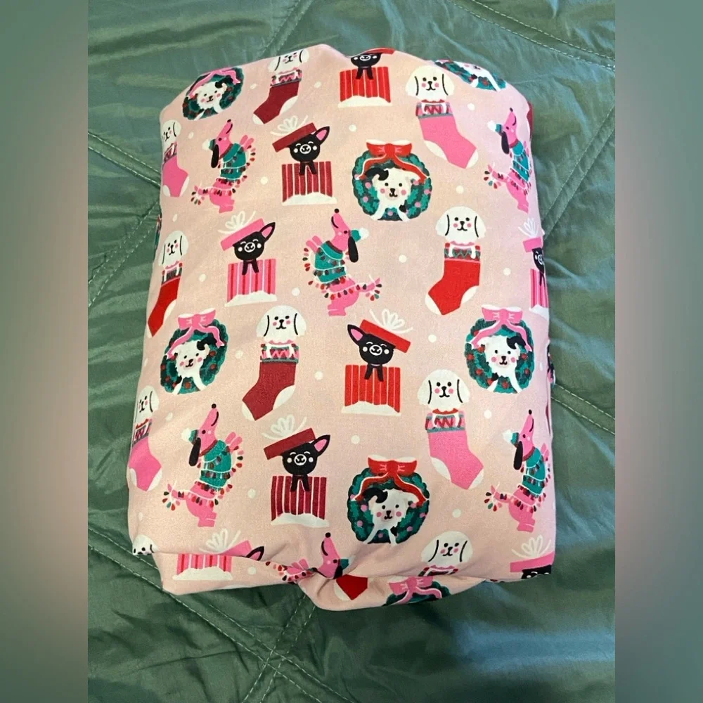 BETSEY JOHNSON Pink CHRISTMAS Twin HOLIDAY DOGS Fitted Sheet